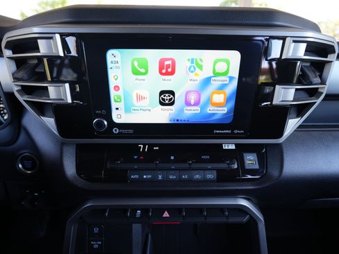 Used 2022 Toyota Tundra SR5 w/ SR5 Convenience Package image 18