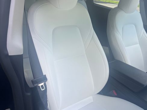 Used 2024 Tesla Model Y Long Range AWD/4WD image 6
