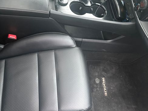 Used 2021 Nissan Rogue SV w/ Premium Package image 8