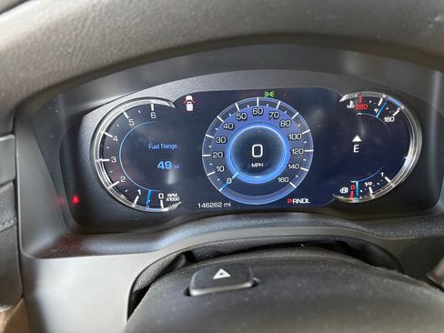Used 2018 Cadillac Escalade Luxury AWD/4WD image 16