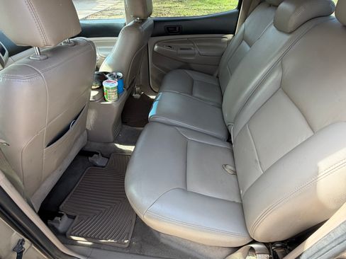 Used 2007 Toyota Tacoma Pickup 4D 5 ft image 12