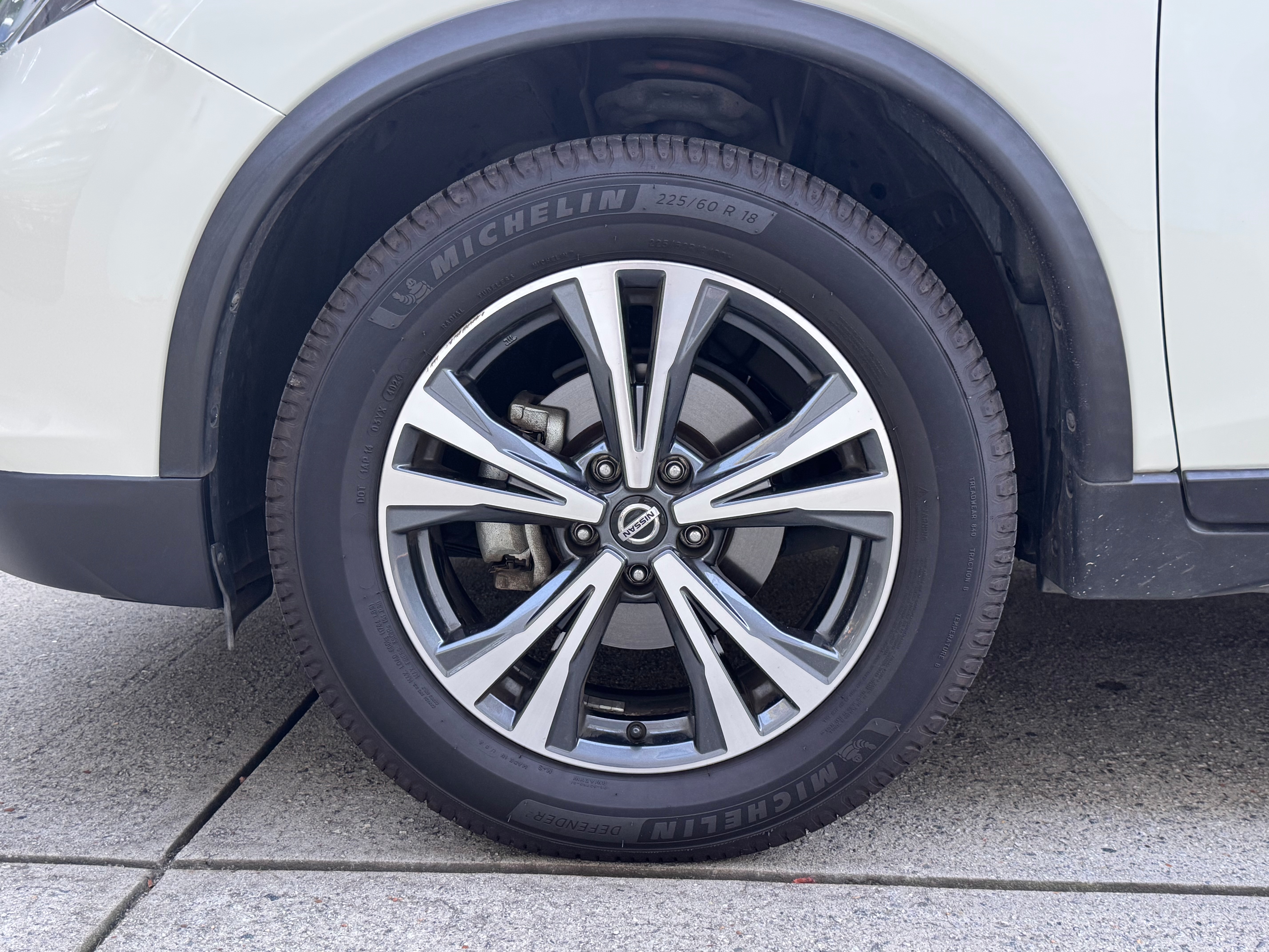 Used 2019 Nissan Rogue SV w/ Premium Package FWD image 26