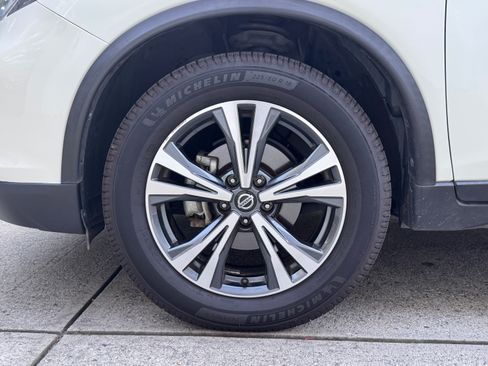 Used 2019 Nissan Rogue SV w/ Premium Package FWD image 20