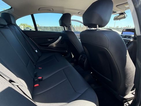Used 2018 BMW 320i Sedan RWD image 18