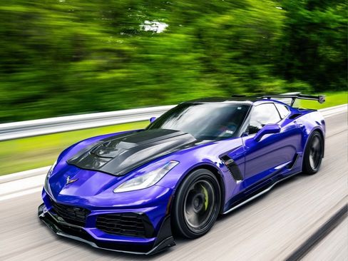 Used 2016 Chevrolet Corvette Z06 w/ 3LZ Preferred Equipment Group image 2