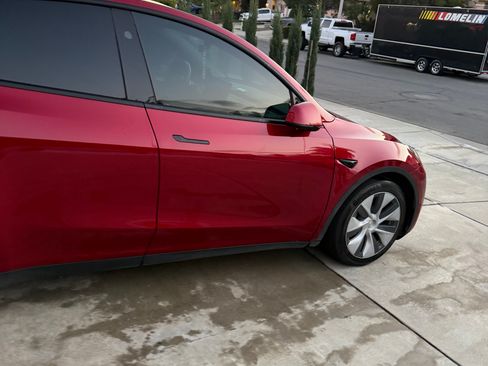 Used 2024 Tesla Model Y Long Range image 8