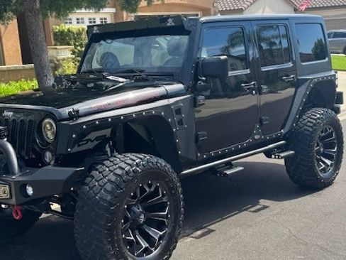 Used 2014 Jeep Wrangler Unlimited Rubicon w/ Connectivity Group image 2