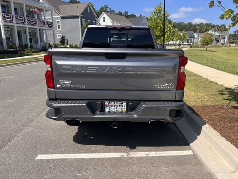 Used 2022 Chevrolet Silverado 1500 High Country w/ Technology Package AWD/4WD image 9