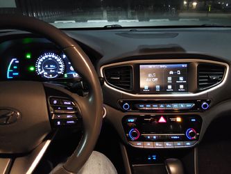 Used 2019 Hyundai Ioniq Limited FWD image 5