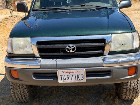 Used 2000 Toyota Tacoma PreRunner RWD image 4