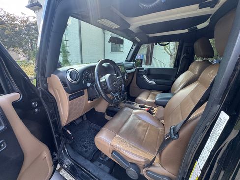 Used 2011 Jeep Wrangler Unlimited Rubicon w/ Call of Duty Group AWD/4WD image 5