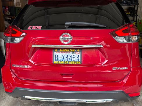 Used 2017 Nissan Rogue SV AWD/4WD image 15