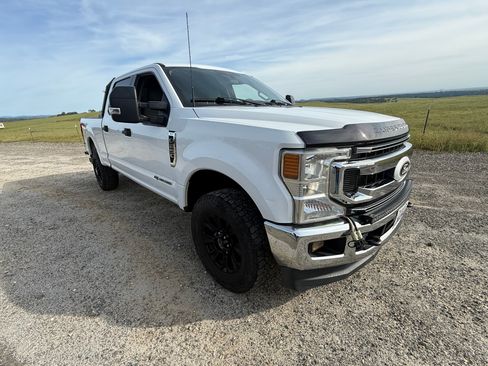 Used 2021 Ford F250 XLT w/ FX4 Off-Road Package image 4