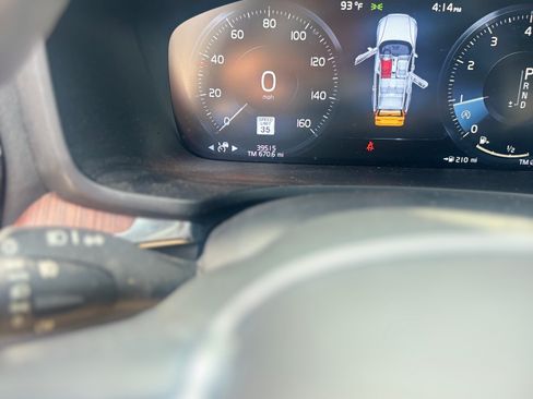 Used 2020 Volvo V60 T5 Momentum image 21