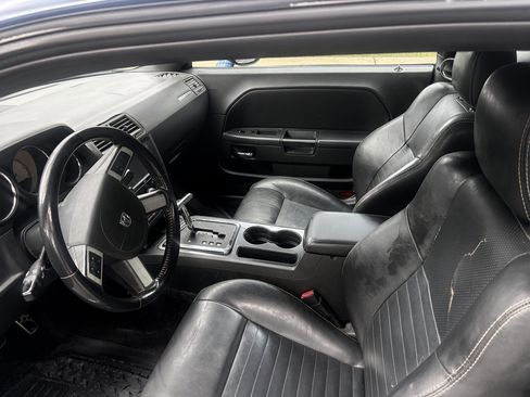 Used 2010 Dodge Challenger R/T RWD image 8