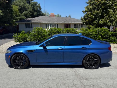 Used 2014 BMW M5 RWD image 1