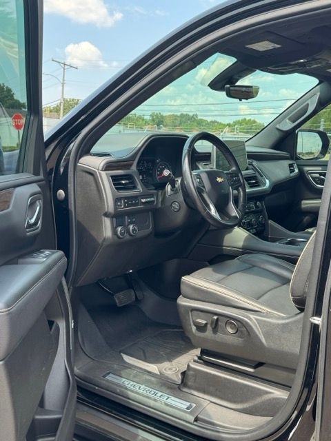 Used 2021 Chevrolet Suburban Premier RWD image 2