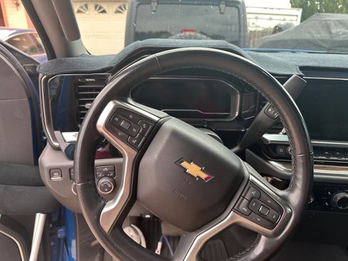 Used 2023 Chevrolet Silverado 1500 LT AWD/4WD image 12