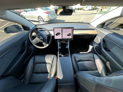 Used 2020 Tesla Model 3 Standard Range Plus image 14