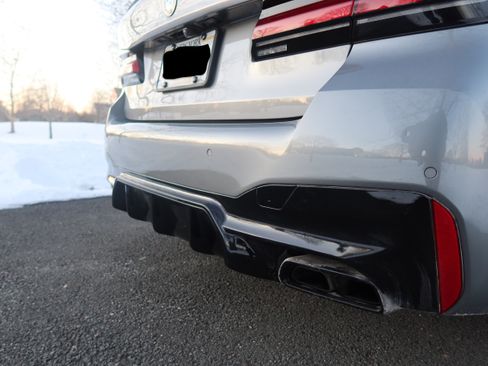 Used 2023 BMW M550i xDrive w/ Dynamic Handling Package image 13