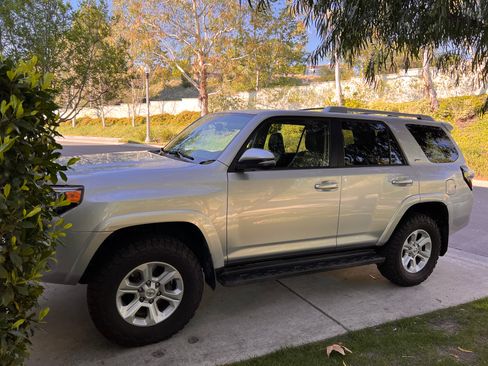 Used 2016 Toyota 4Runner SR5 Premium image 2