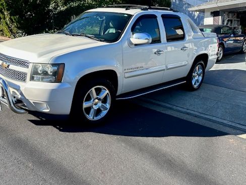 Used 2008 Chevrolet Avalanche LTZ w/ LTZ Preferred Equipment Group image 1