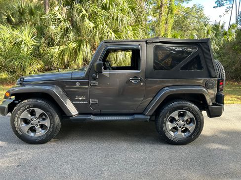 Used 2017 Jeep Wrangler Sahara w/ Connectivity Group image 16