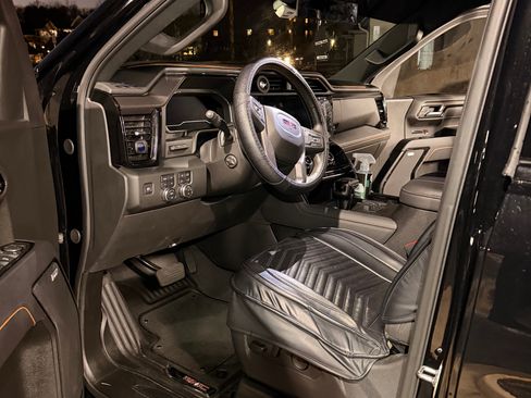 Used 2025 GMC Sierra 1500 AT4 w/ AT4 Premium Package image 11