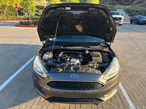 Used 2017 Ford Focus SE FWD image 4
