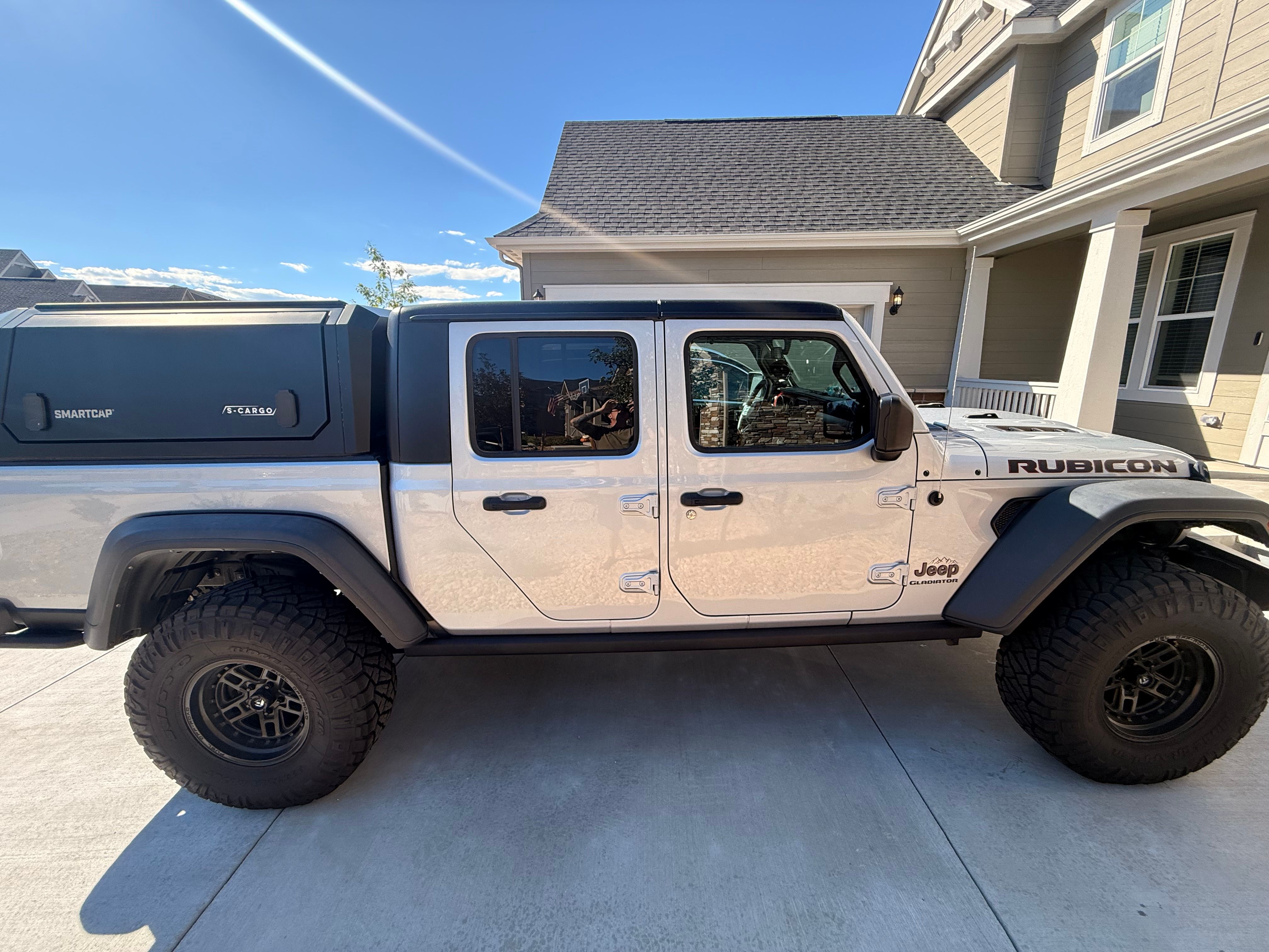 Used 2022 Jeep Gladiator Rubicon w/ Cold Weather Group AWD/4WD image 17