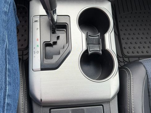 Used 2014 Toyota Camry SE image 6