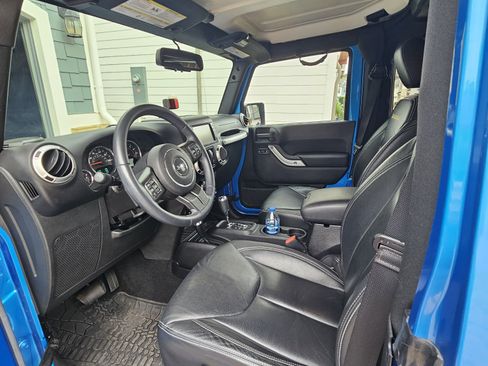 Used 2015 Jeep Wrangler Sahara w/ Connectivity Group AWD/4WD image 10