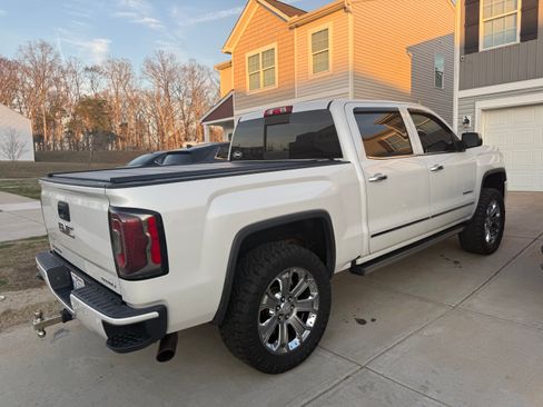 Used 2017 GMC Sierra 1500 Denali w/ Denali Ultimate Package image 5
