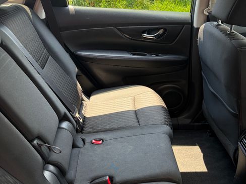 Used 2019 Nissan Rogue SV AWD/4WD image 6