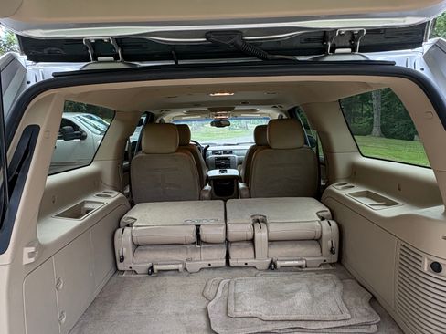 Used 2011 Chevrolet Suburban LT w/ Luxury Package AWD/4WD image 10