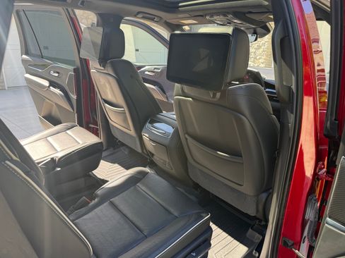 Used 2021 Cadillac Escalade Sport AWD/4WD image 12