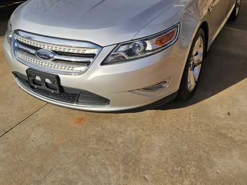 Used 2010 Ford Taurus SHO image 2