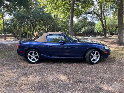 Used 2002 MAZDA MX-5 Miata LS image 8
