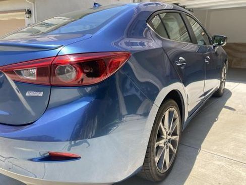 Used 2018 MAZDA MAZDA3 Grand Touring image 2