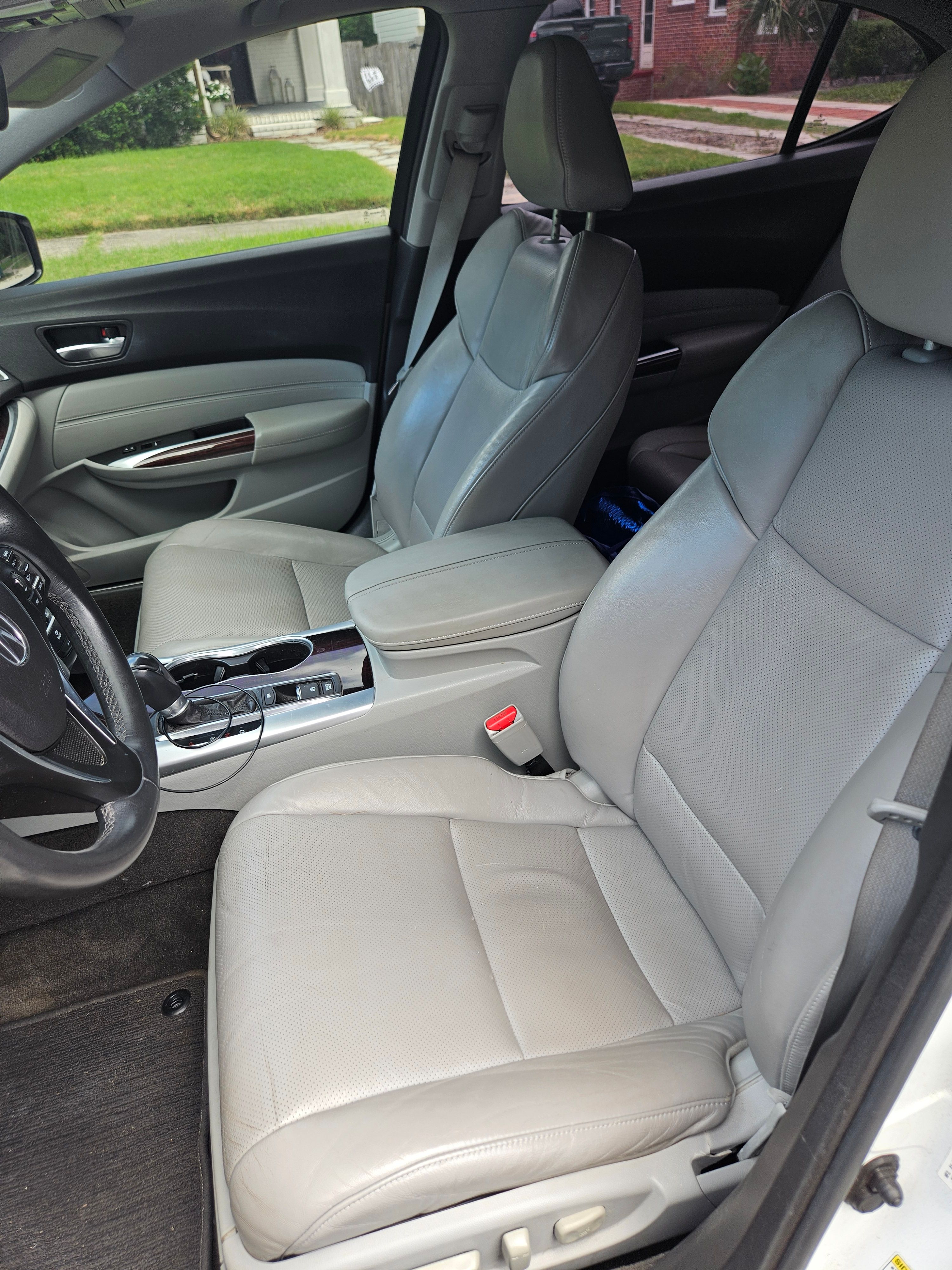 Used 2015 Acura TLX w/ Technology Package FWD image 2