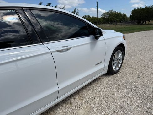 Used 2019 Ford Fusion SE FWD image 6