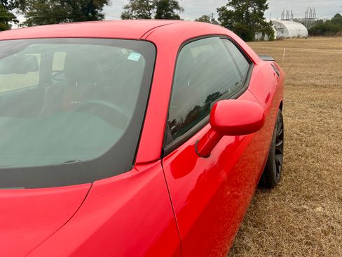 Used 2015 Dodge Challenger SRT Hellcat image 11