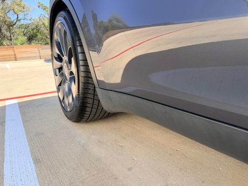 Used 2022 Tesla Model Y Performance image 20