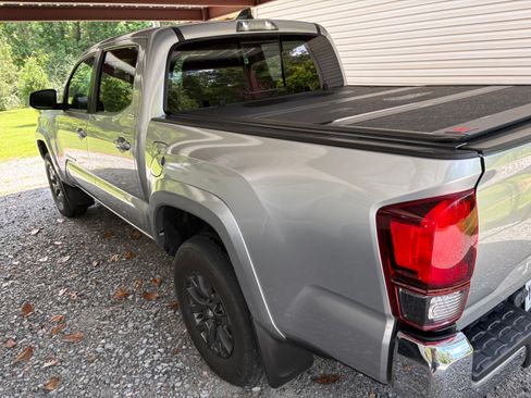Used 2023 Toyota Tacoma SR5 RWD image 10