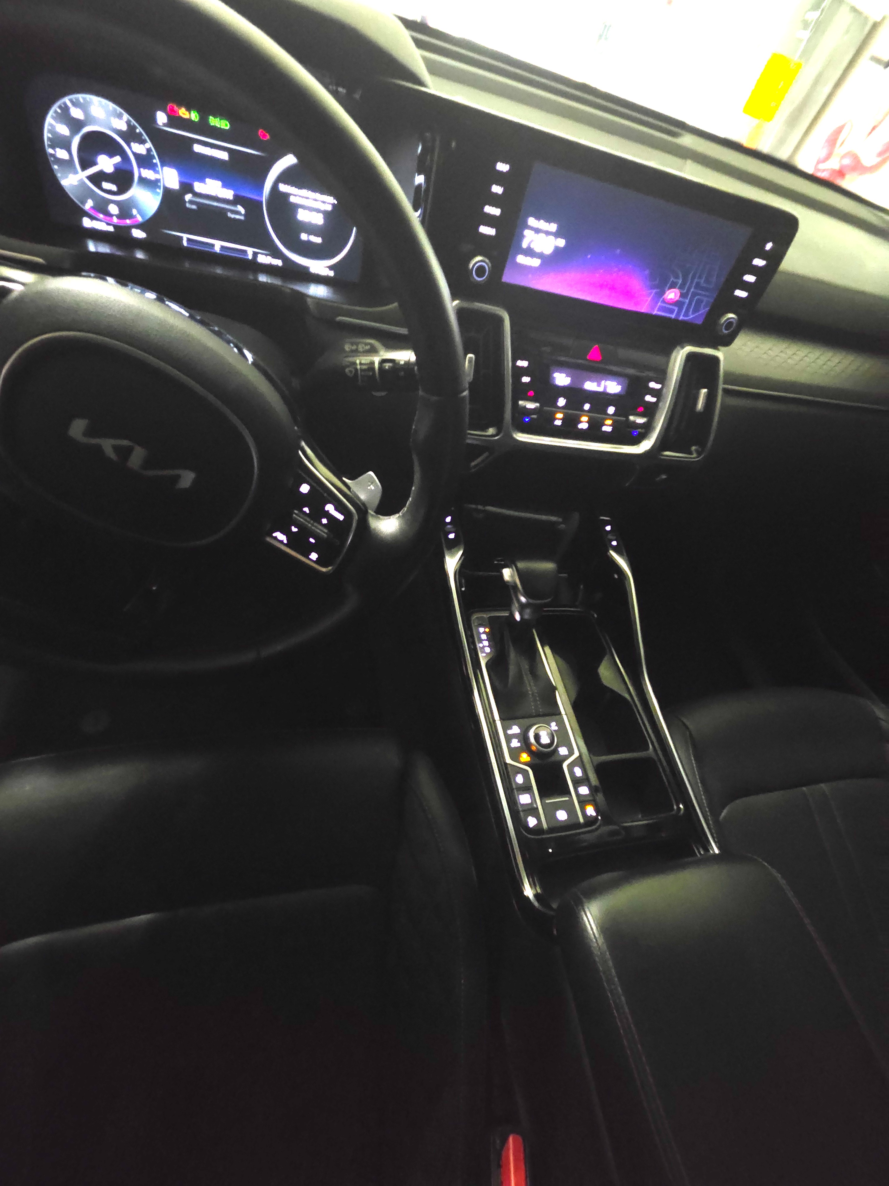 Used 2023 Kia Sorento SX AWD/4WD image 6