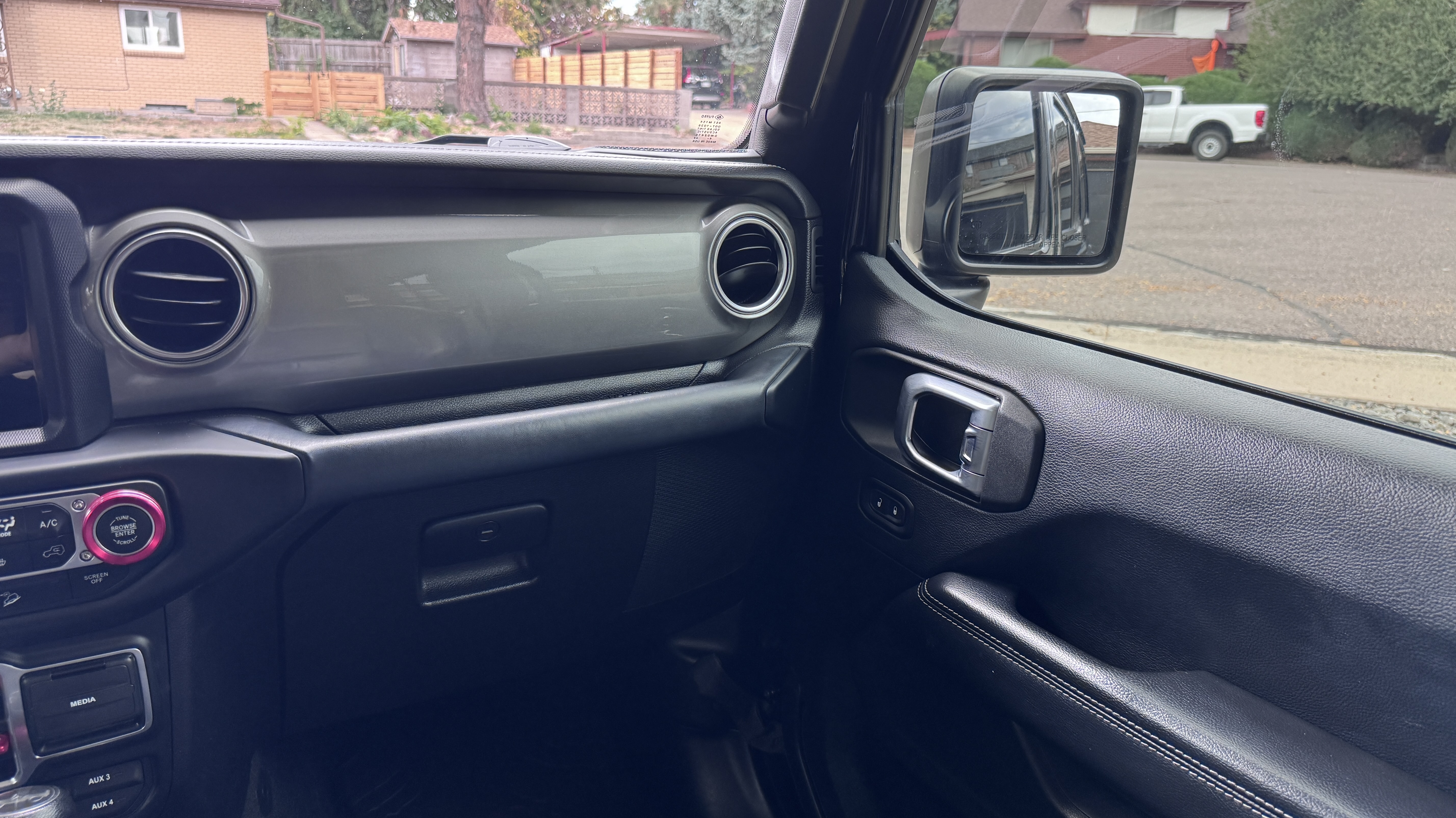 Used 2018 Jeep Wrangler Unlimited Sahara AWD/4WD image 19