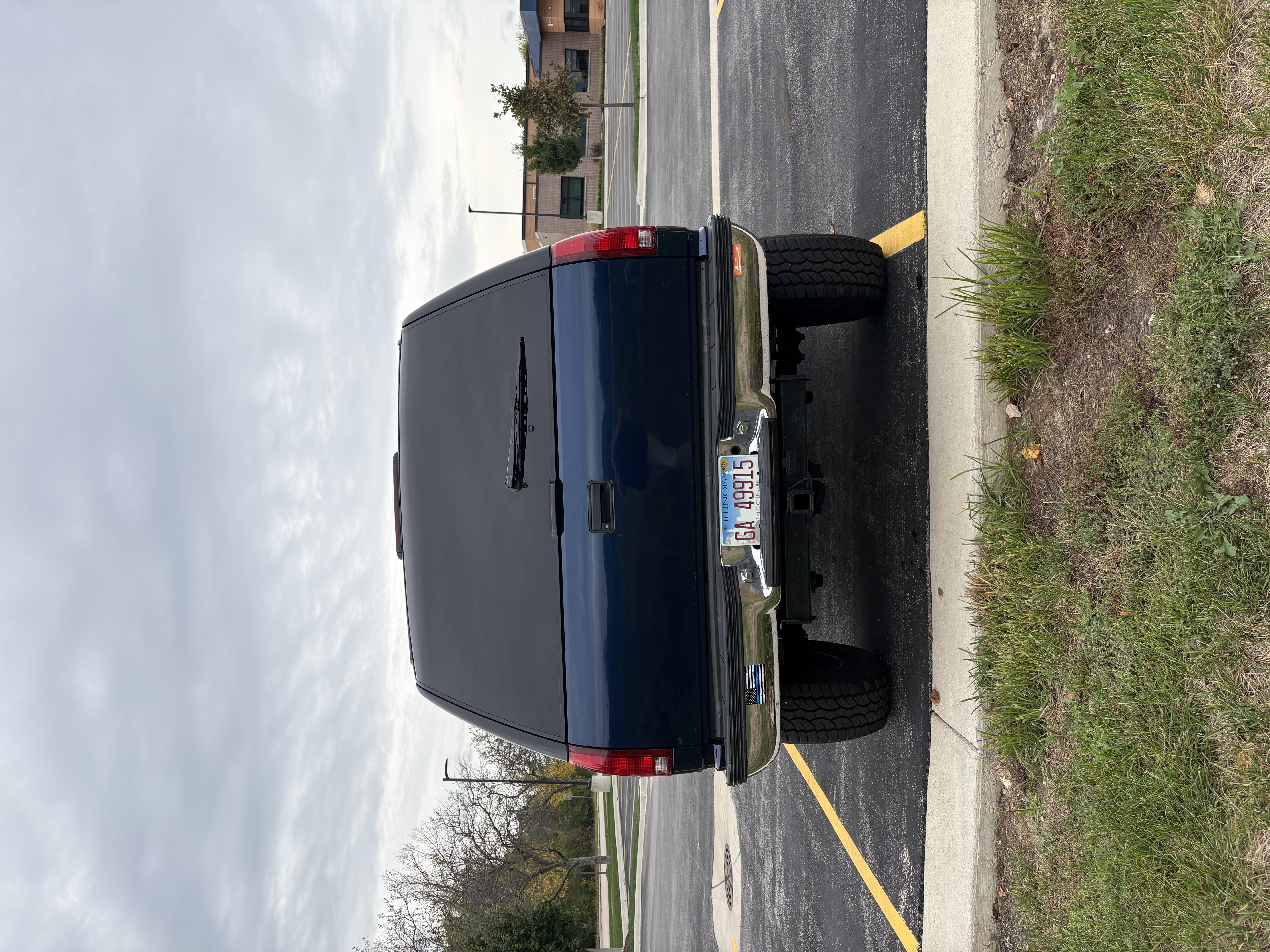 Used 1995 Chevrolet Tahoe 4WD 2-Door image 9