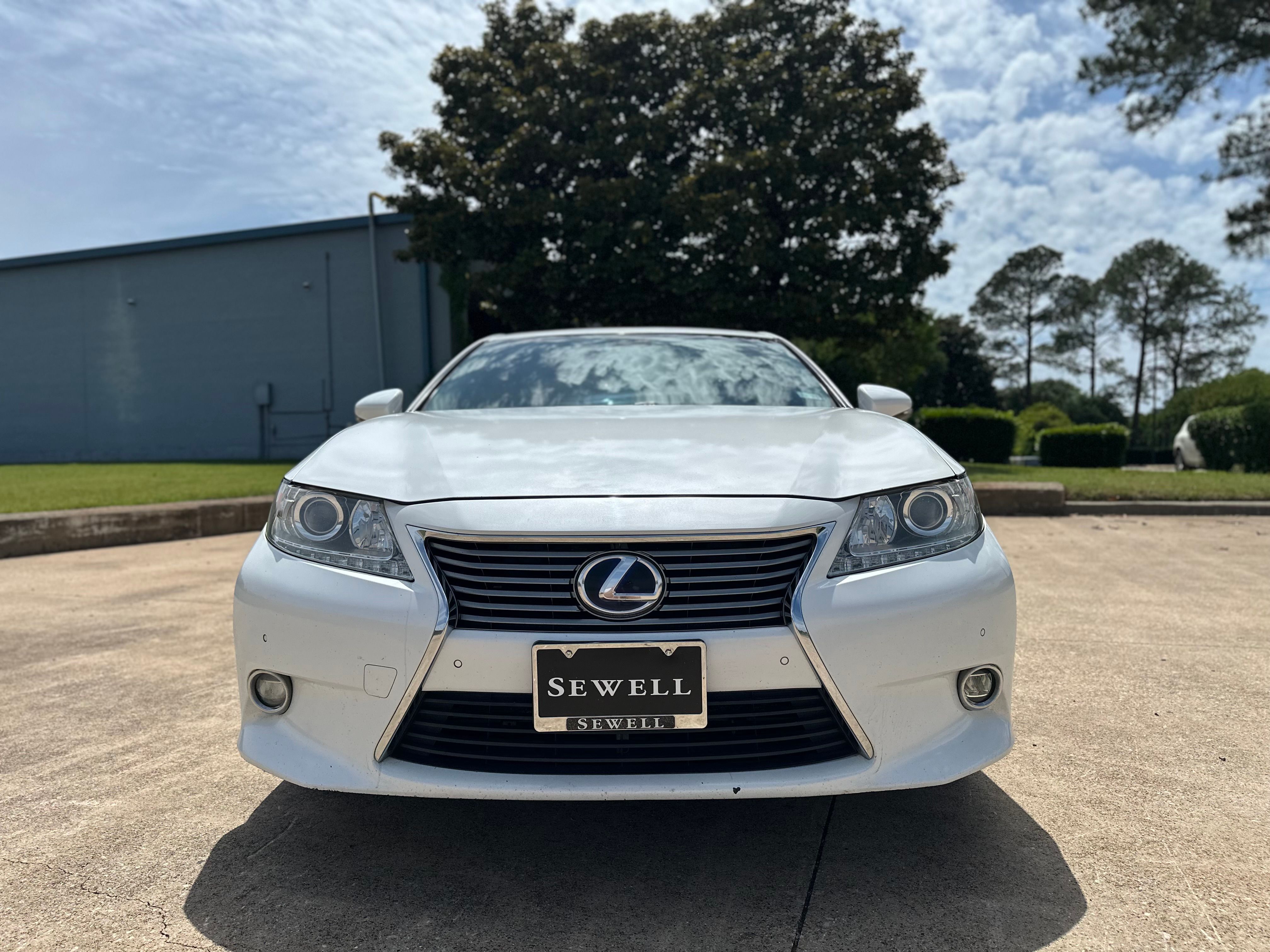 Used 2013 Lexus ES 300h w/ Luxury Pkg FWD image 19