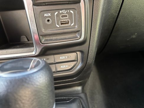 Used 2021 Jeep Wrangler Sport image 20