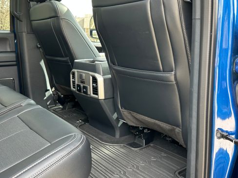 Used 2022 Ford F250 Lariat w/ Black Appearance Package image 31